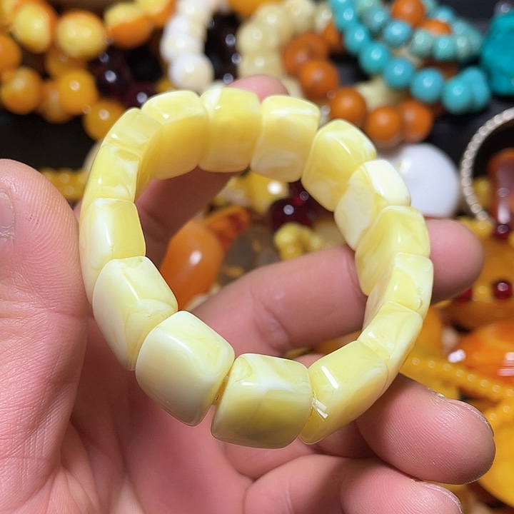 琥珀颈饰未镶嵌琥珀