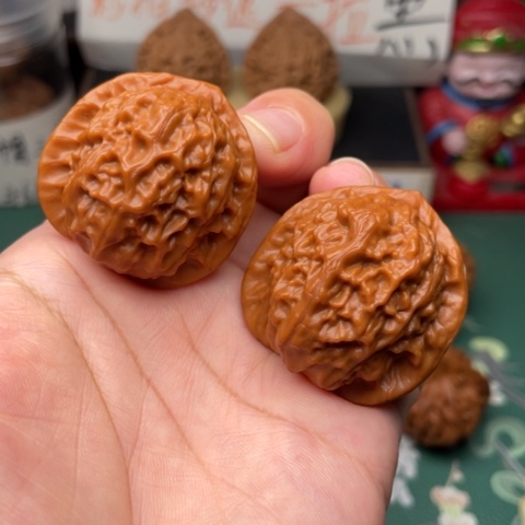 【闪购商品】文玩核桃吊坠36.5瓷娃娃