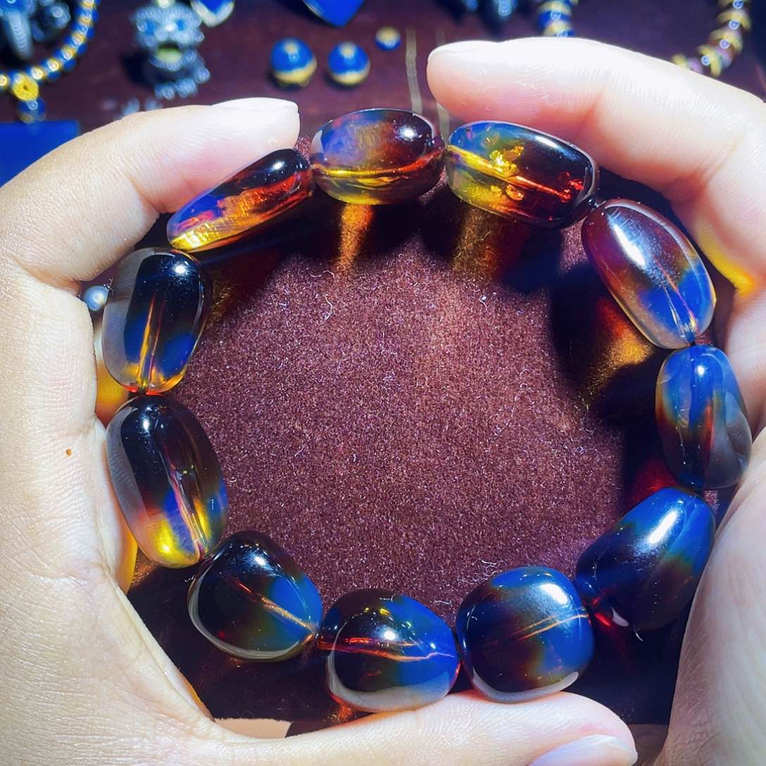 蓝珀裸石未镶嵌红蓝随行