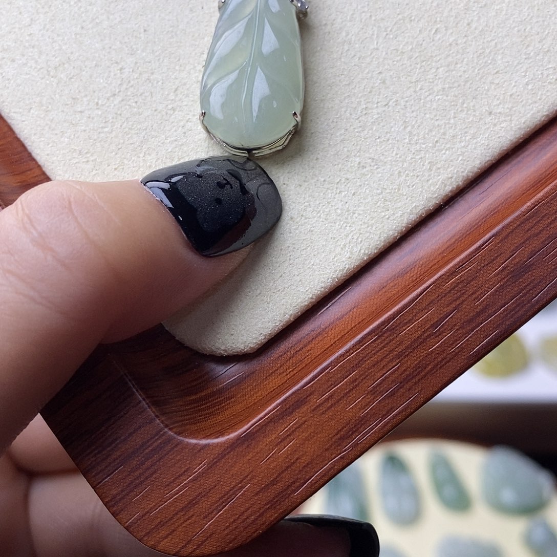 翡翠未镶嵌颈饰金枝玉叶