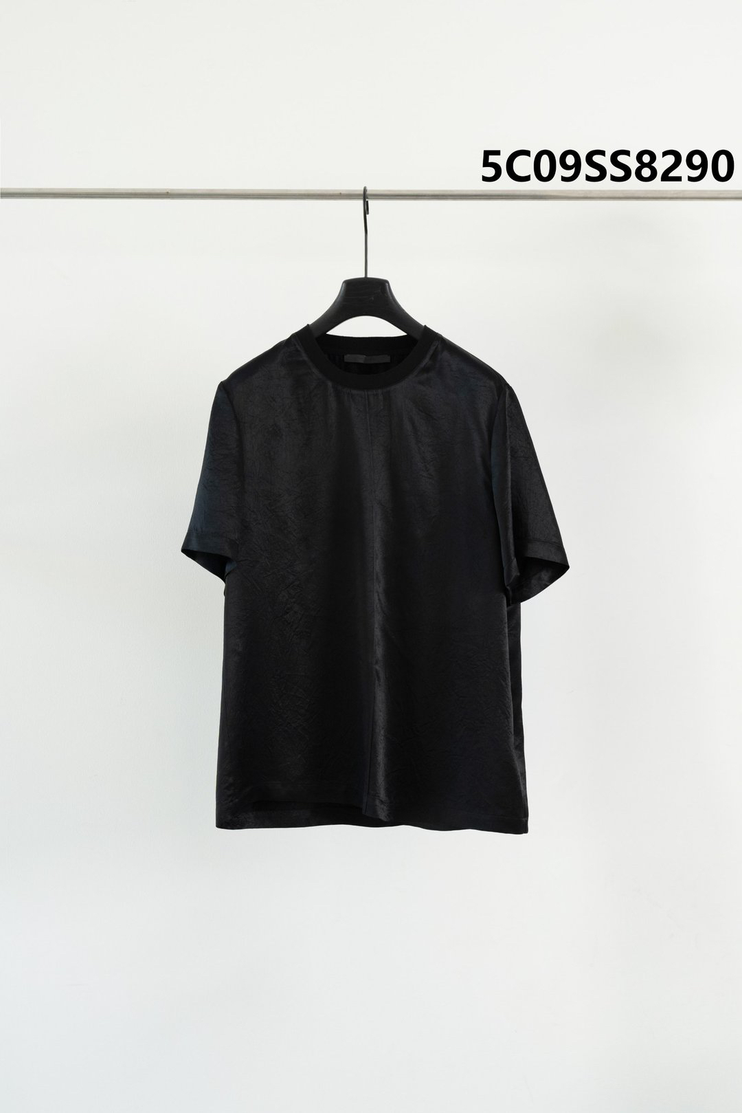 于小赖推荐2025女纯色拼接短袖烫印T恤圆领轻奢半袖印花宽松