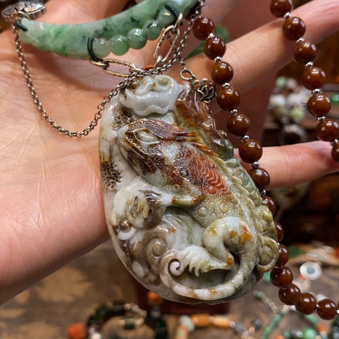 翡翠吊坠(赠链)未镶嵌