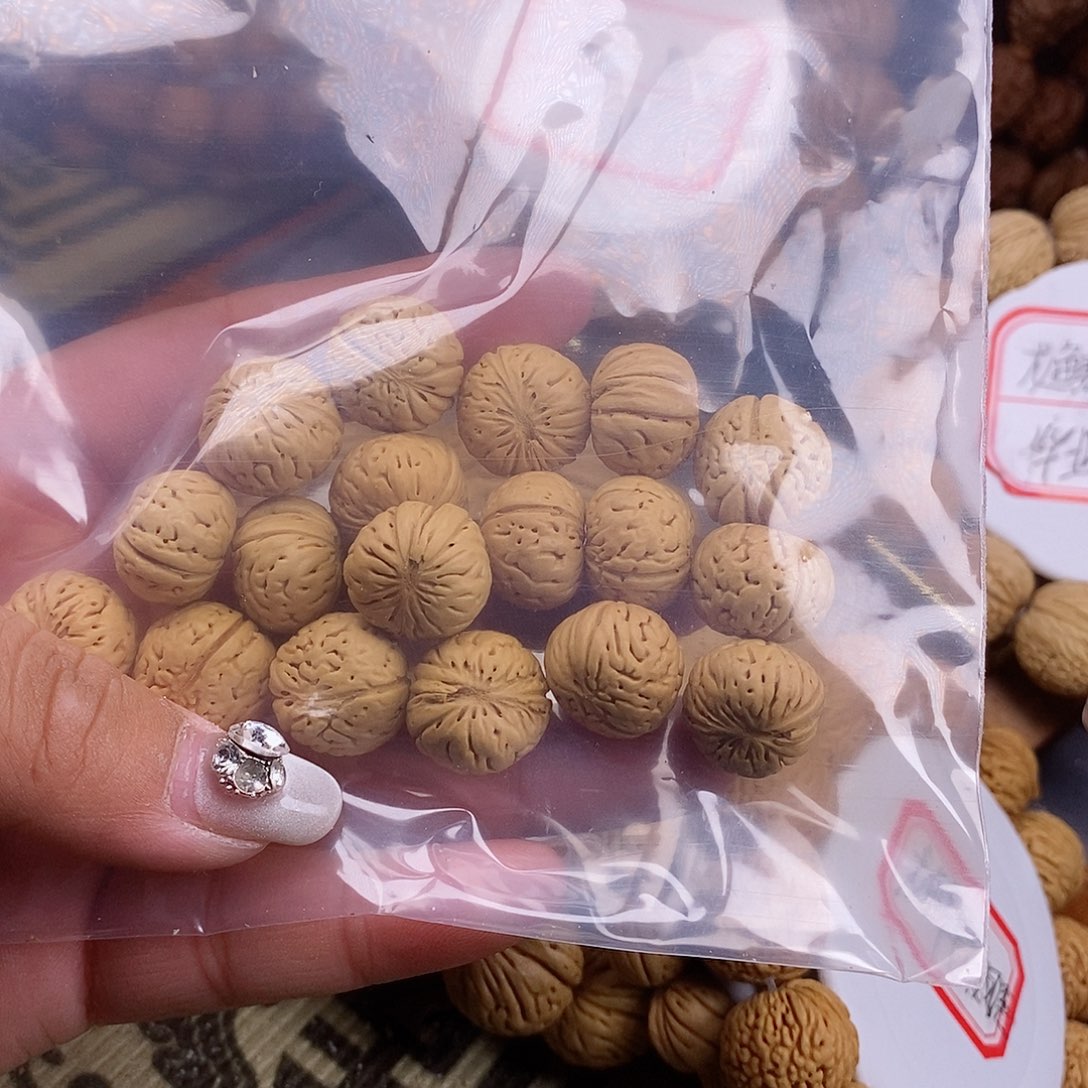 桃核手串是*贰老树纽扣1.6