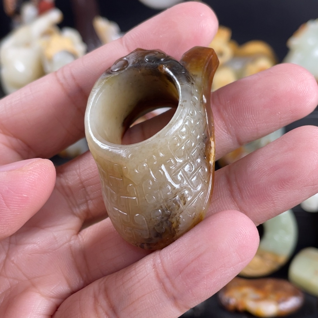 金***资和田玉未镶嵌颈饰