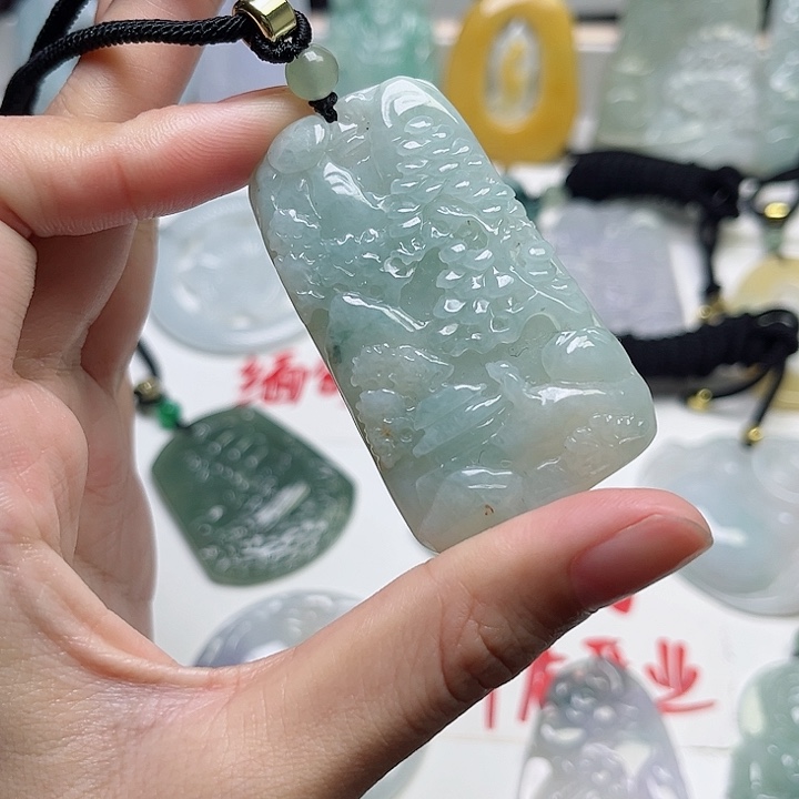 翡翠颈饰未镶嵌翡翠