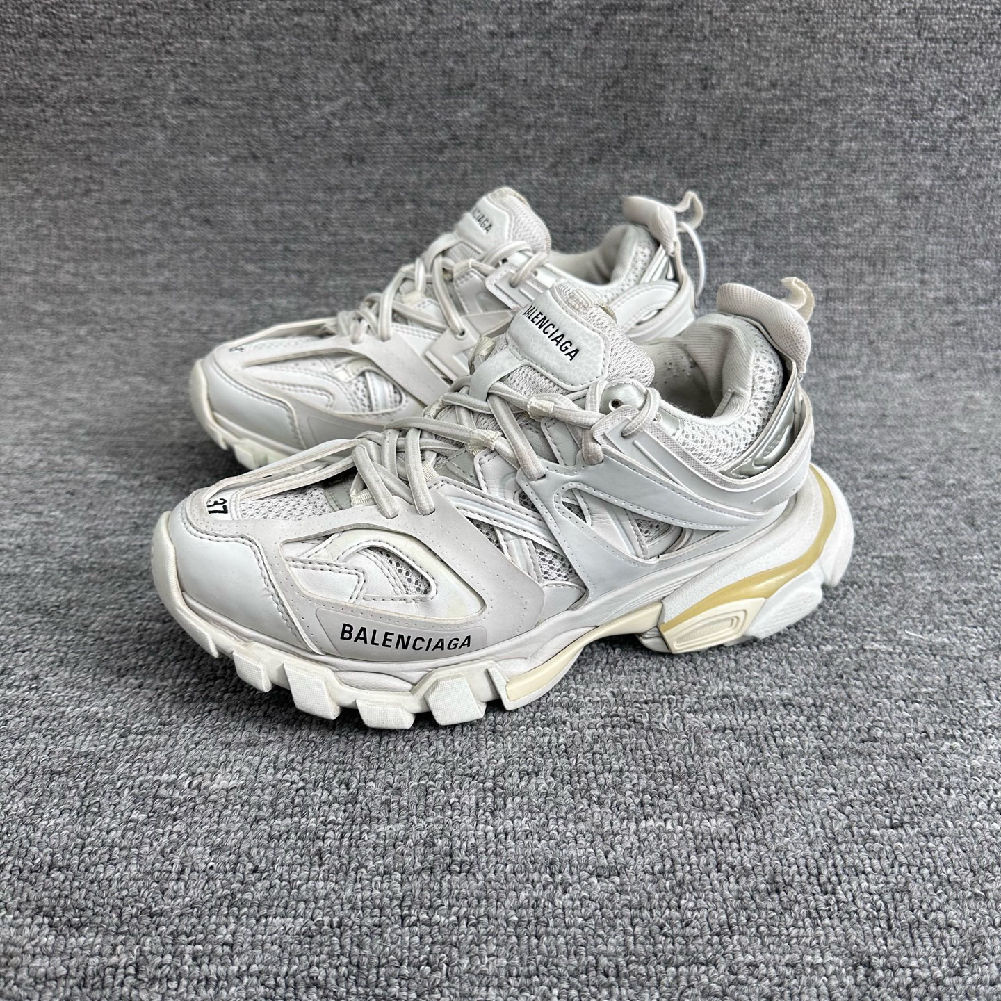 95新 Balenciaga/巴黎世家 37码 track纯白 后跟刮擦 休闲鞋