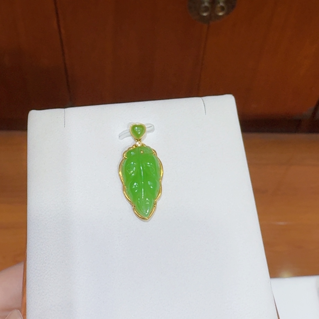 和田玉青苹果绿树叶18K金镶嵌