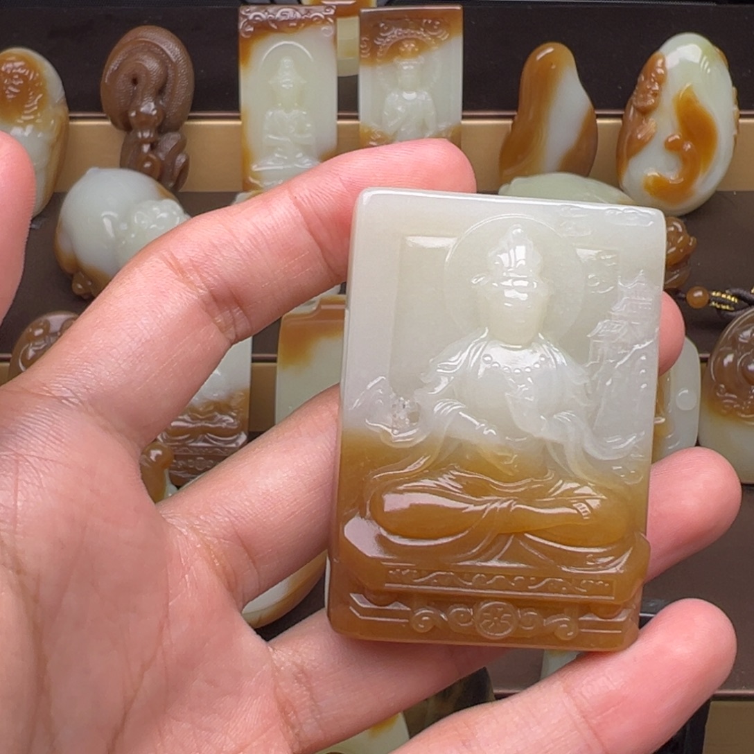 梭***树颈饰未镶嵌和田玉（糖玉）