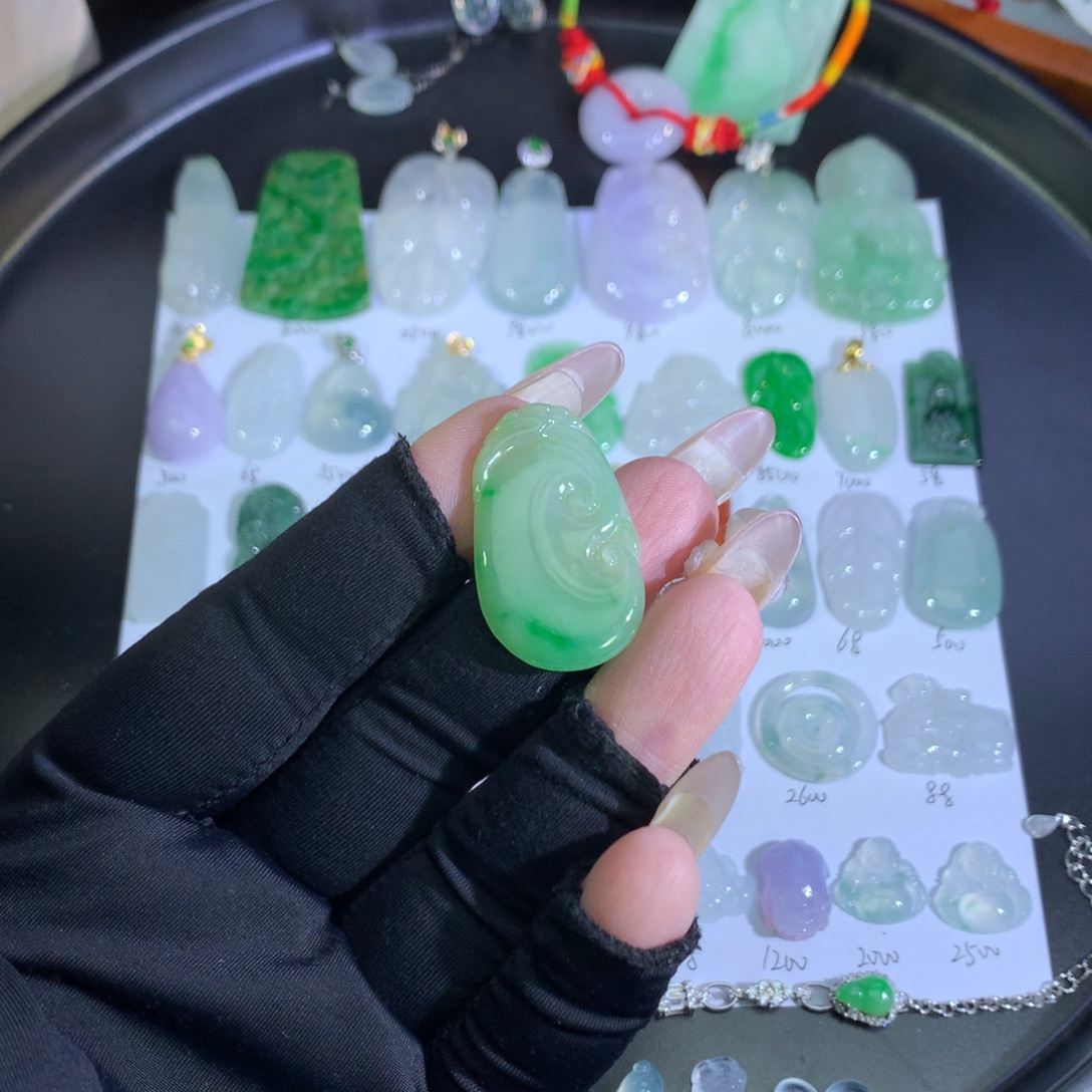 翡翠未镶嵌吊坠(不含链)如意