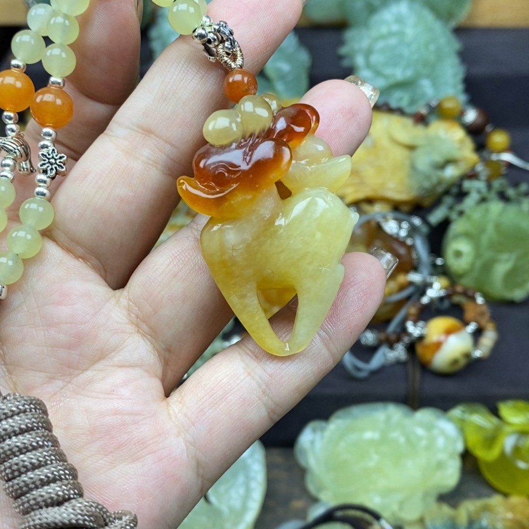 蛇纹石玉未镶嵌吊坠(赠链)