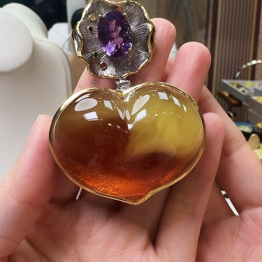 琥珀未镶嵌颈饰吊坠