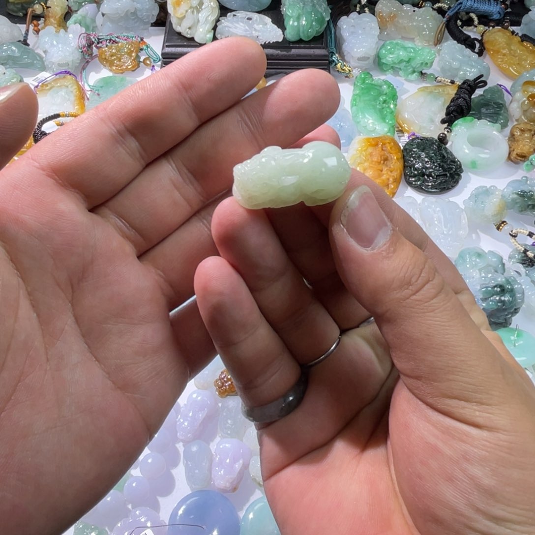 翡翠颈饰未镶嵌天然