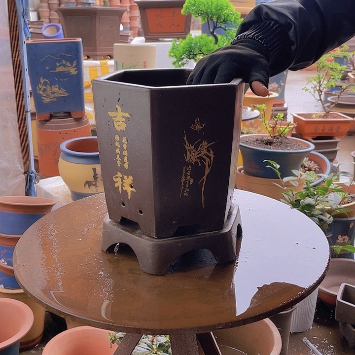 宜兴紫砂棕如意六方加拖小
