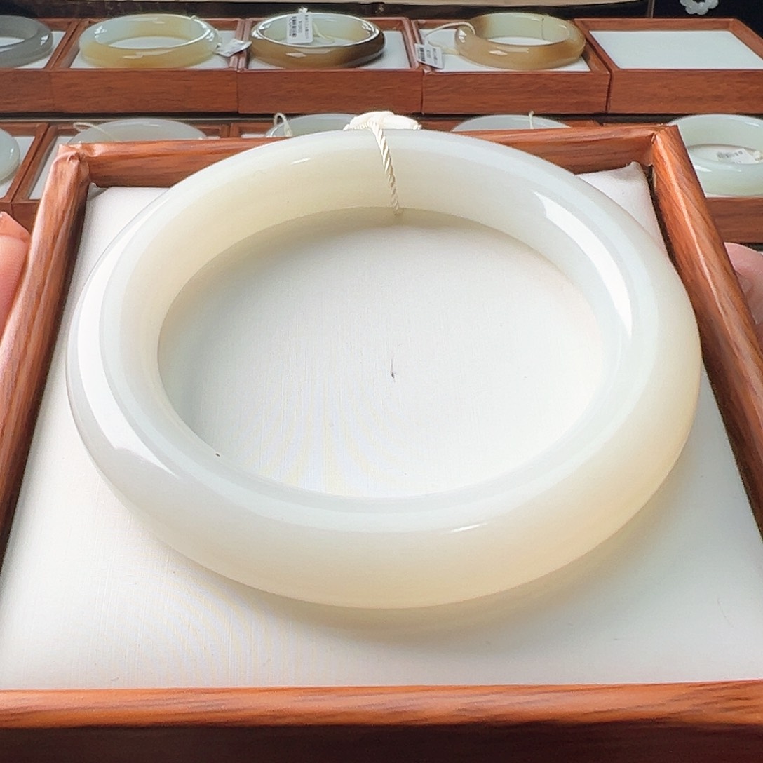 和田玉手镯未镶嵌57