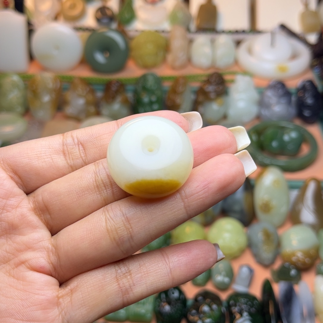 颈饰未镶嵌和田玉叹*