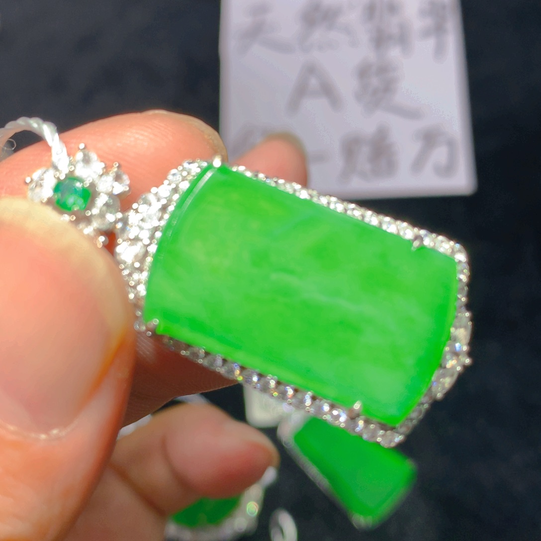 颈饰银S925镶嵌翡翠