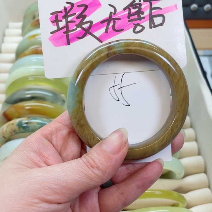 蛇纹石玉手镯未镶嵌