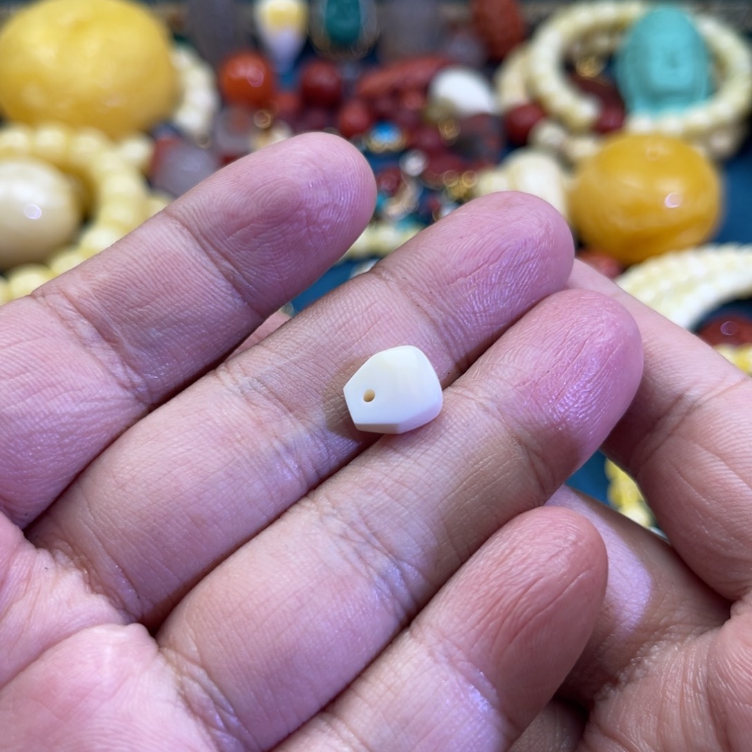 蜜蜡未镶嵌珠宝奇石17