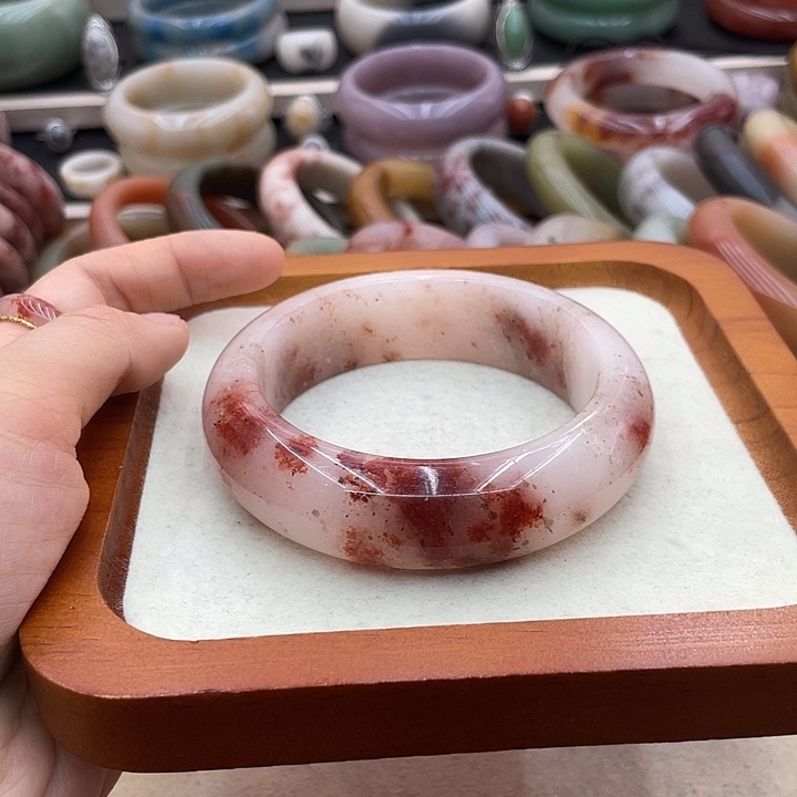 石英质玉圈口齐全未镶嵌茴**迴