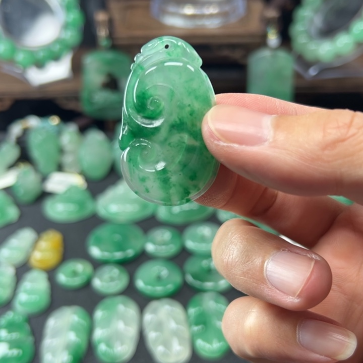 石英质玉颈饰未镶嵌