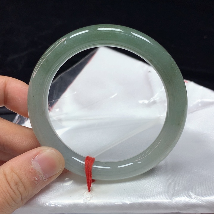 翡翠手镯（圆镯）未镶嵌57.5