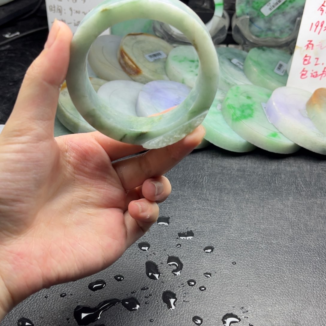 未镶嵌翡翠手镯定制翡翠