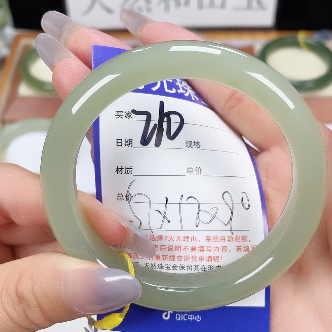 和田玉手镯未镶嵌