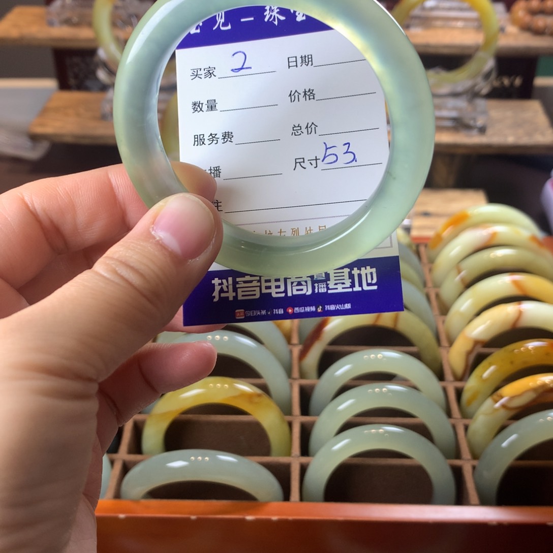 蛇纹石玉手镯未镶嵌今*?