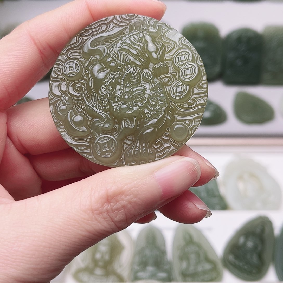 F***G和田玉未镶嵌颈饰