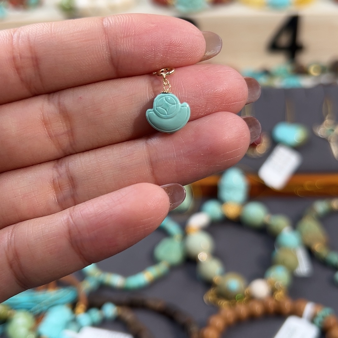 绿松石18K金镶嵌元宝滴溜