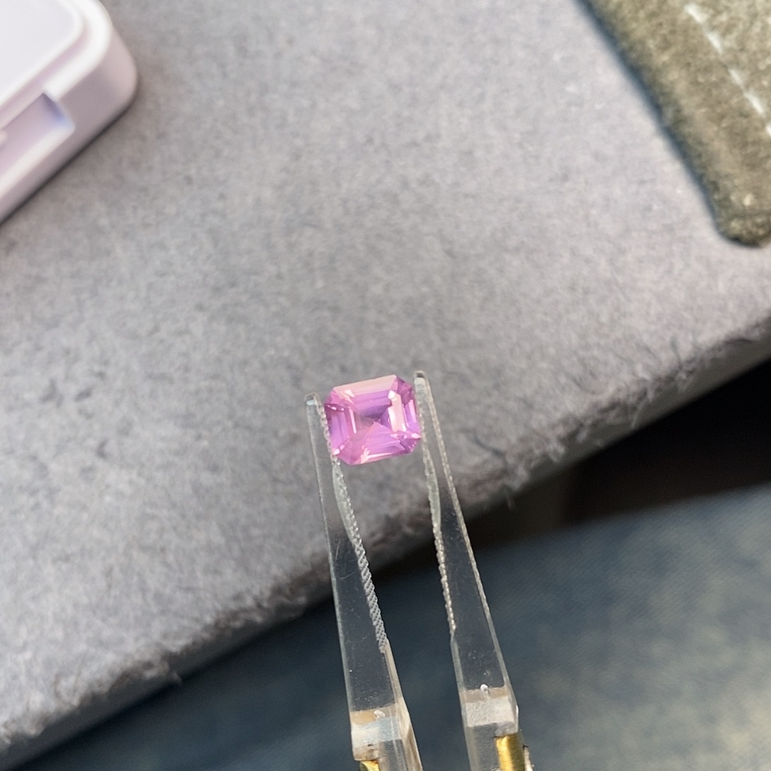 尖晶石裸石1.07ct 马亨盖