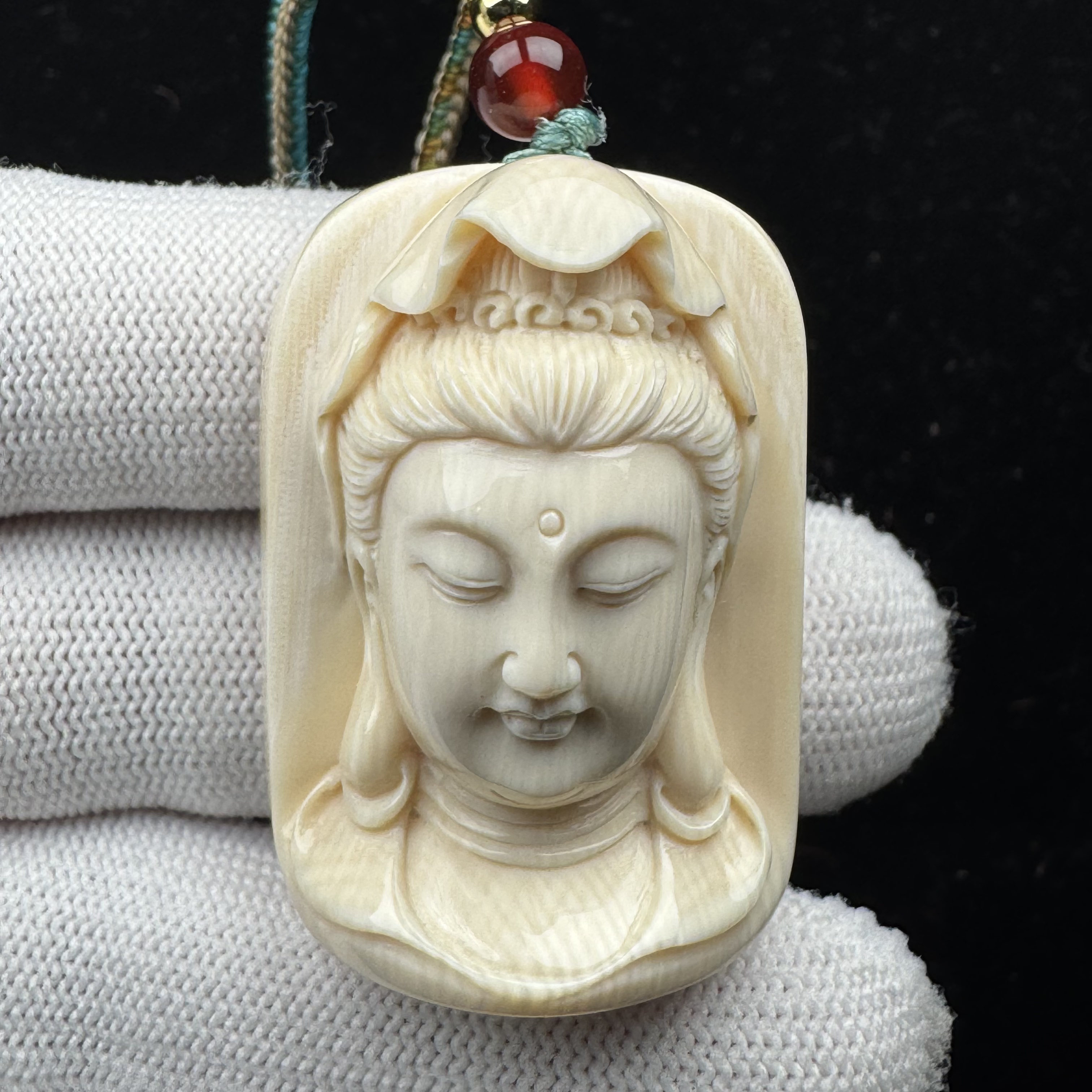 H4367京派青松老师天然猛犸牙 观音头雕刻牌28x40x19.2mm