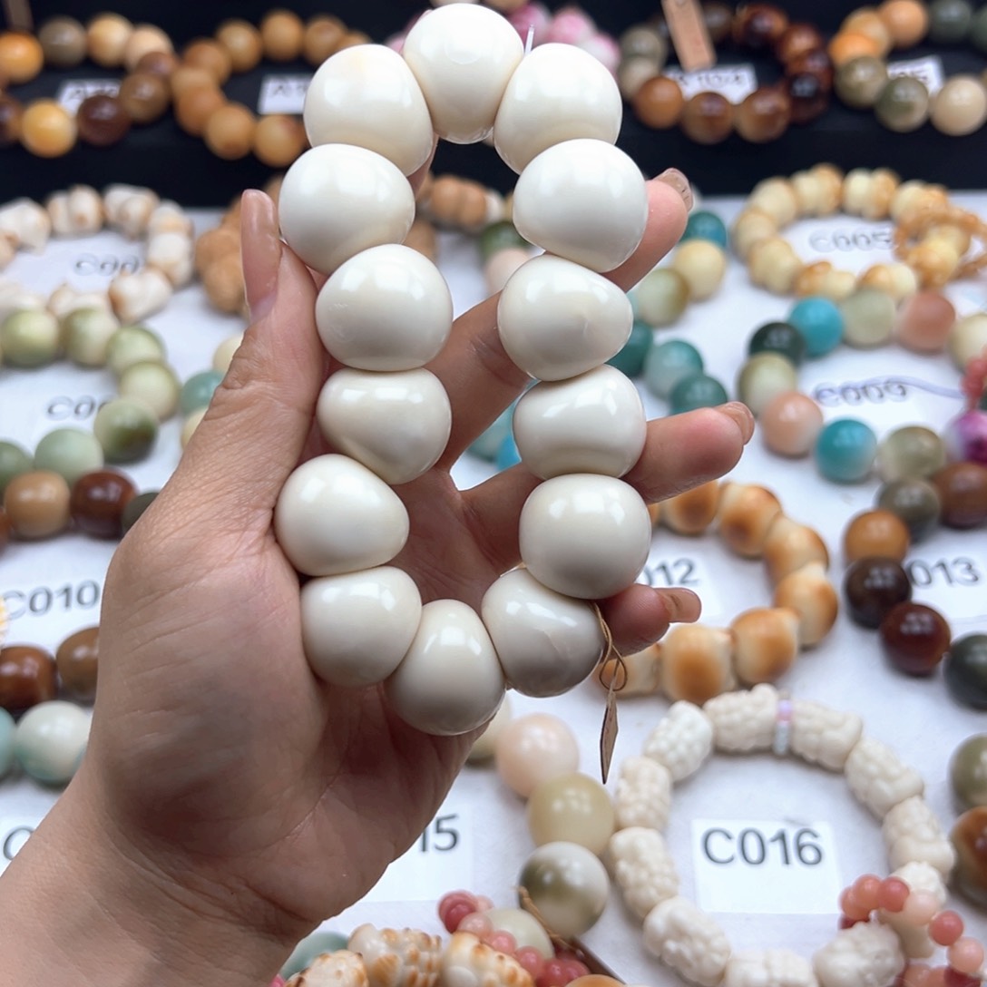 白玉菩提吊坠 有瑕24