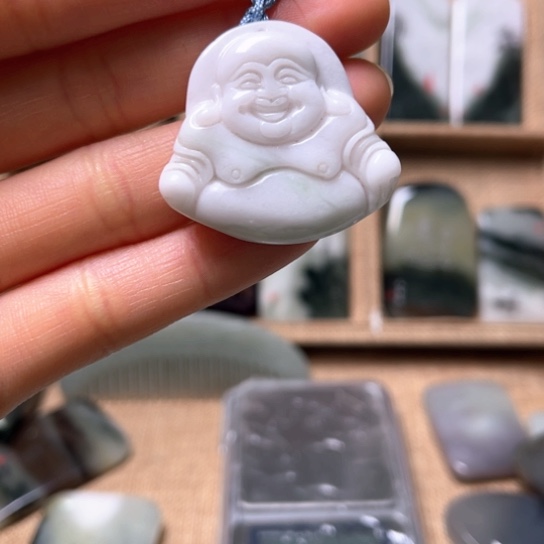 独山玉颈饰未镶嵌