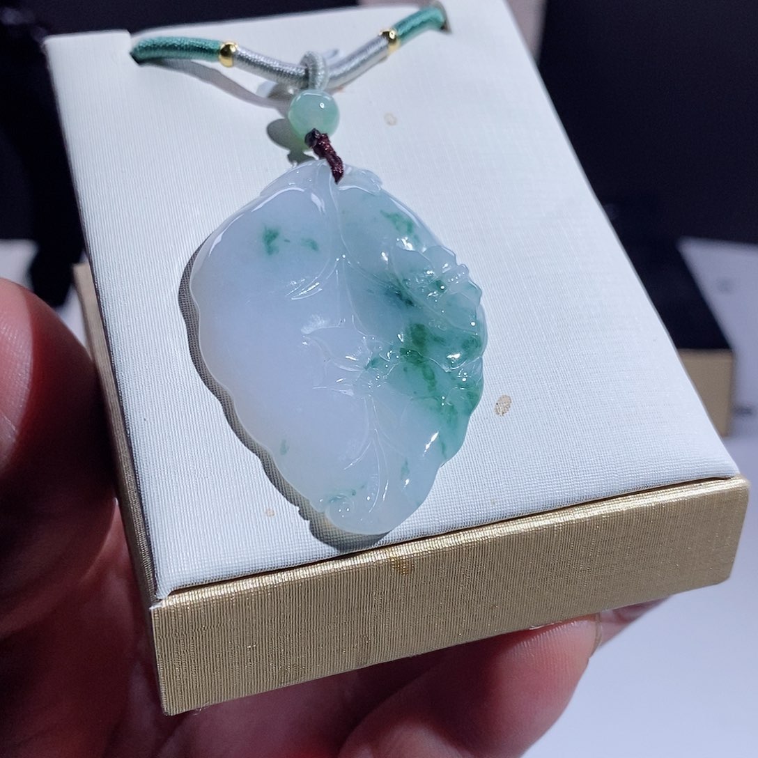 翡翠颈饰未镶嵌叶子