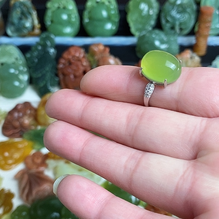 未镶嵌蛇纹石玉颈饰