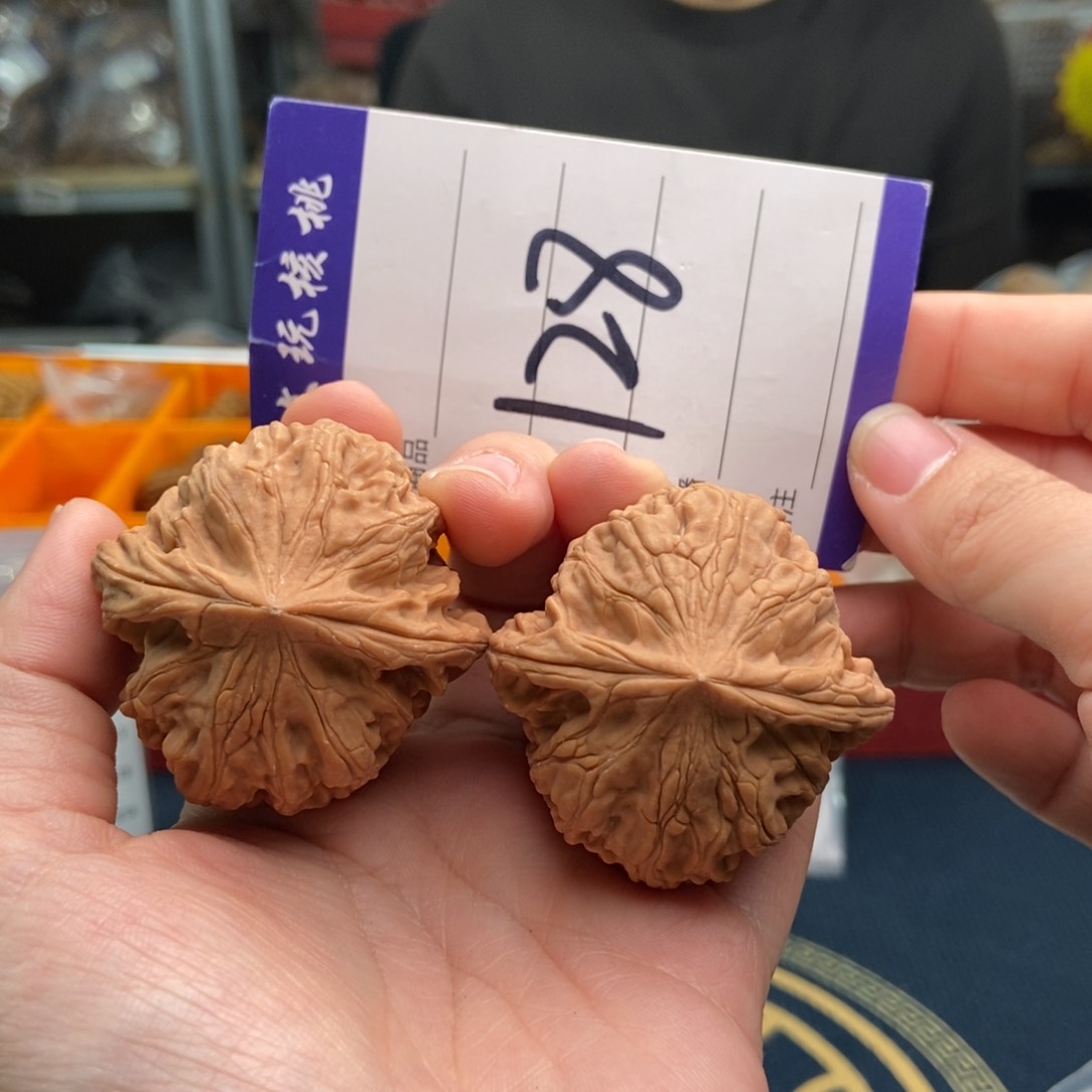 文玩核桃吊坠45鸡心