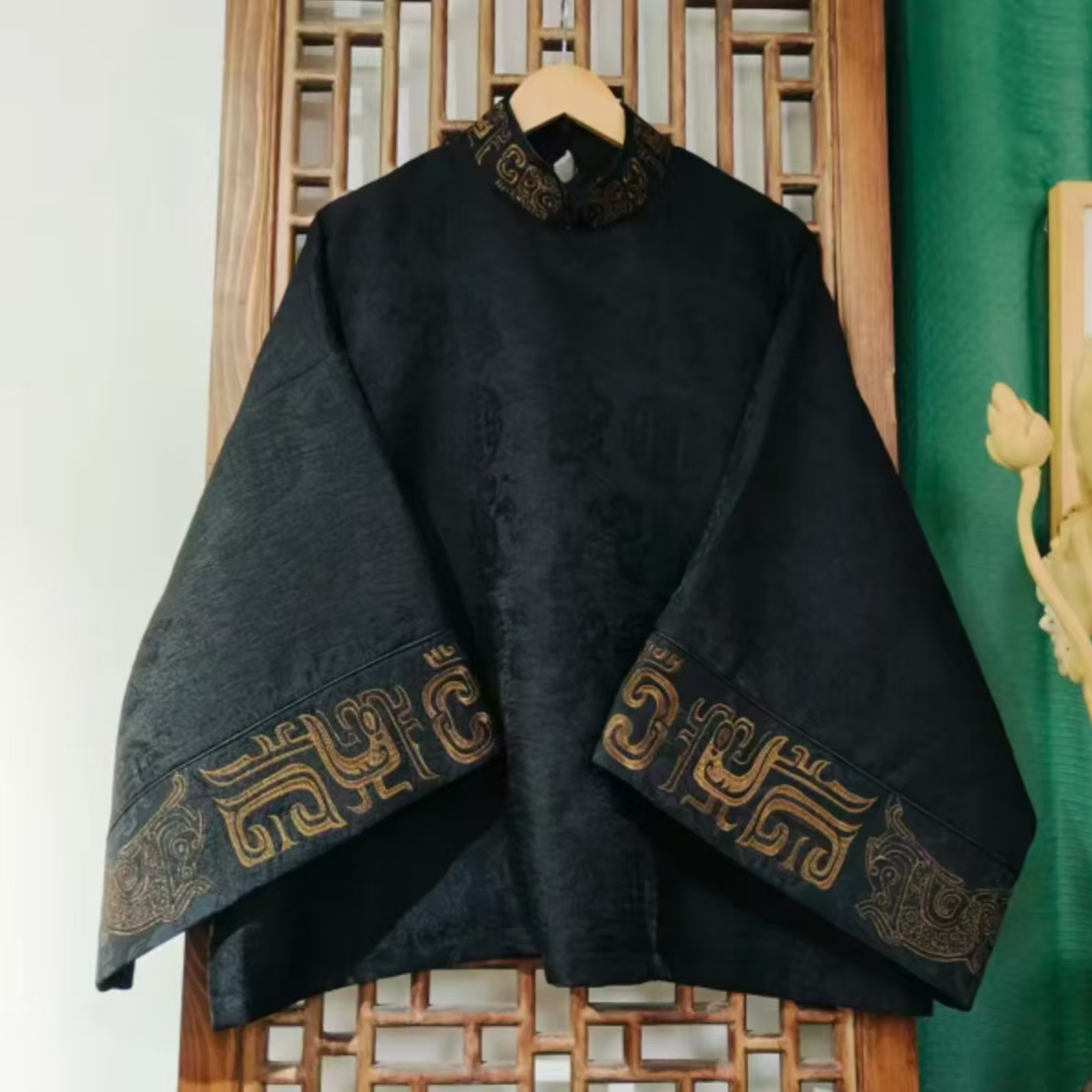 （LS480-2）凤徕兮私人定制黑色福禄底青铜面具刺绣套头小立领上衣