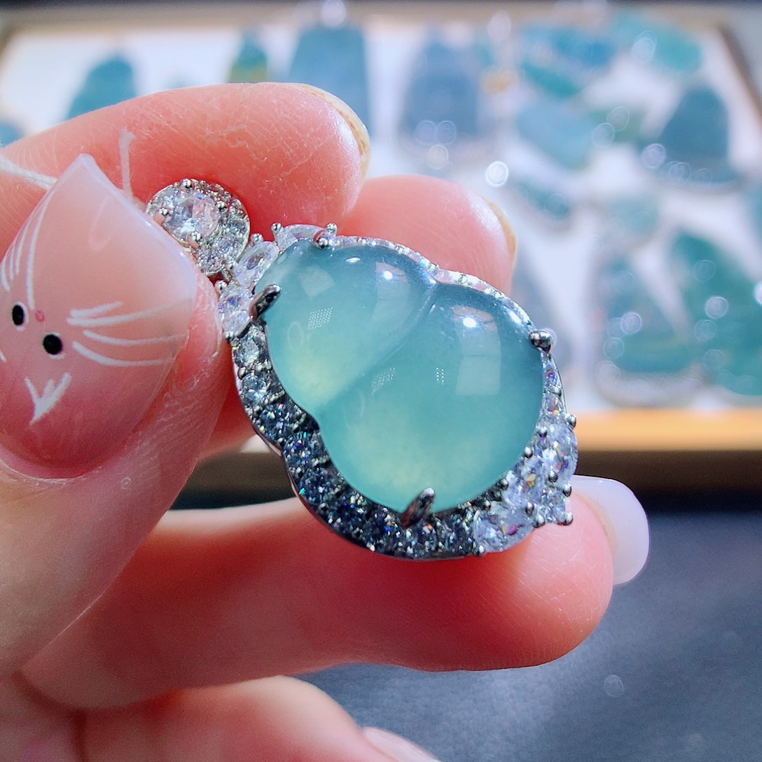 翡翠颈饰未镶嵌翡翠