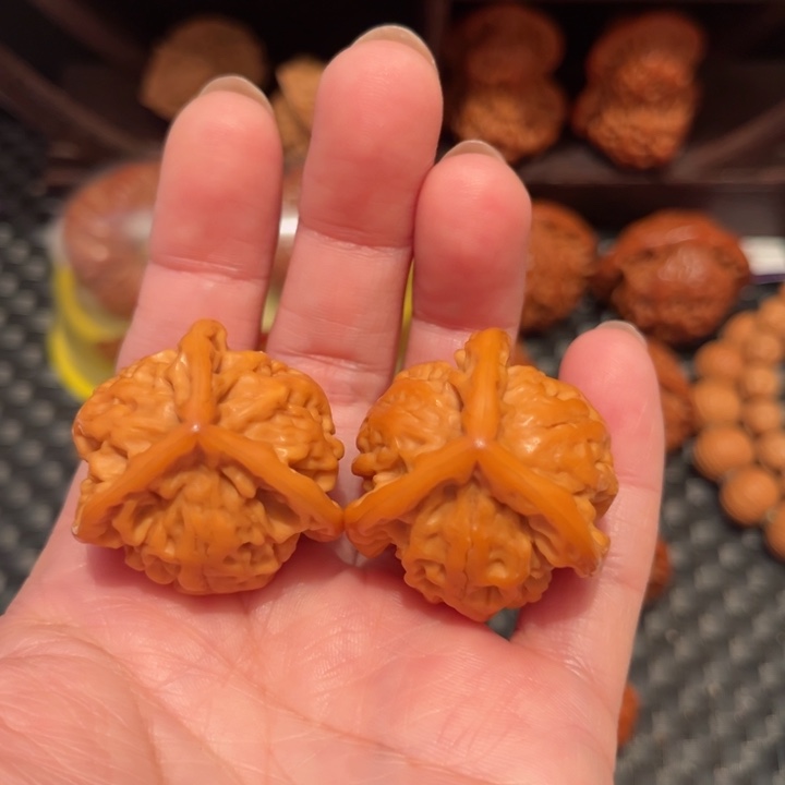 文玩核桃把件M****?三棱