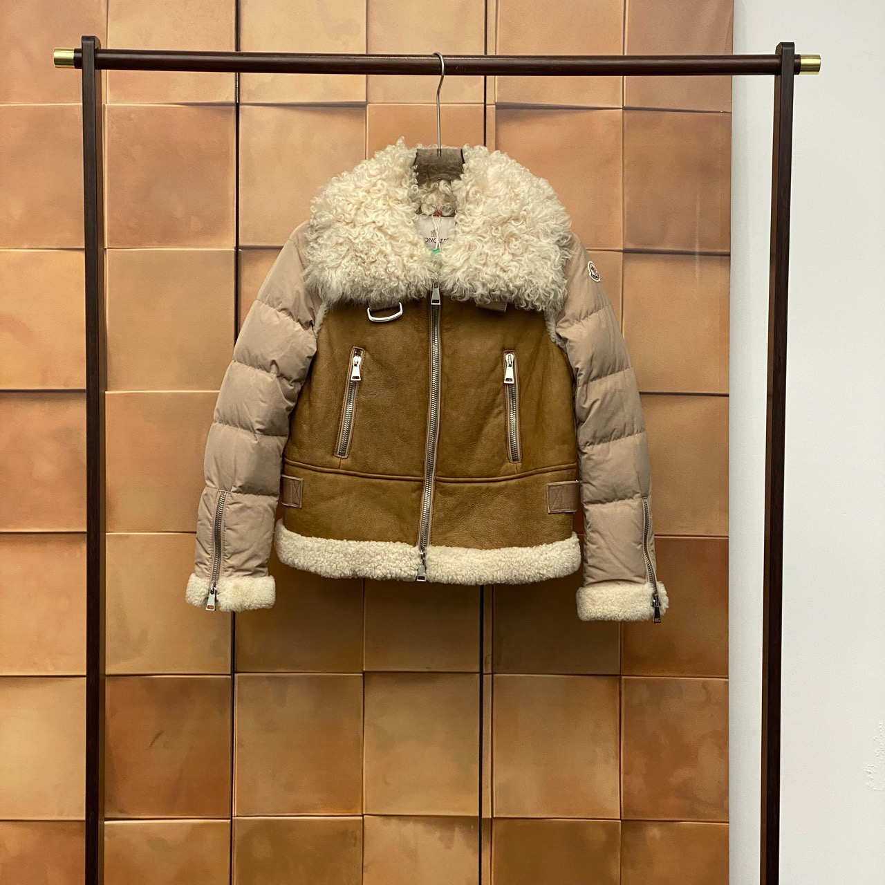 Moncler Kilia皮毛一体拼接羽绒服/0码/98新/27518