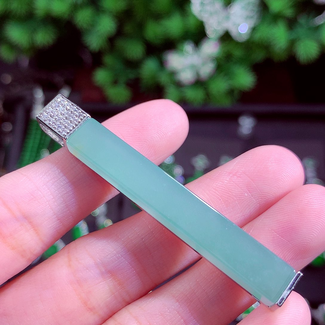 颈饰未镶嵌翡翠天然