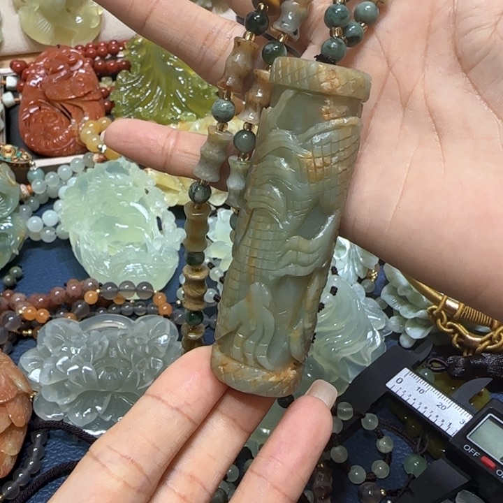 蛇纹石玉吊坠未镶嵌