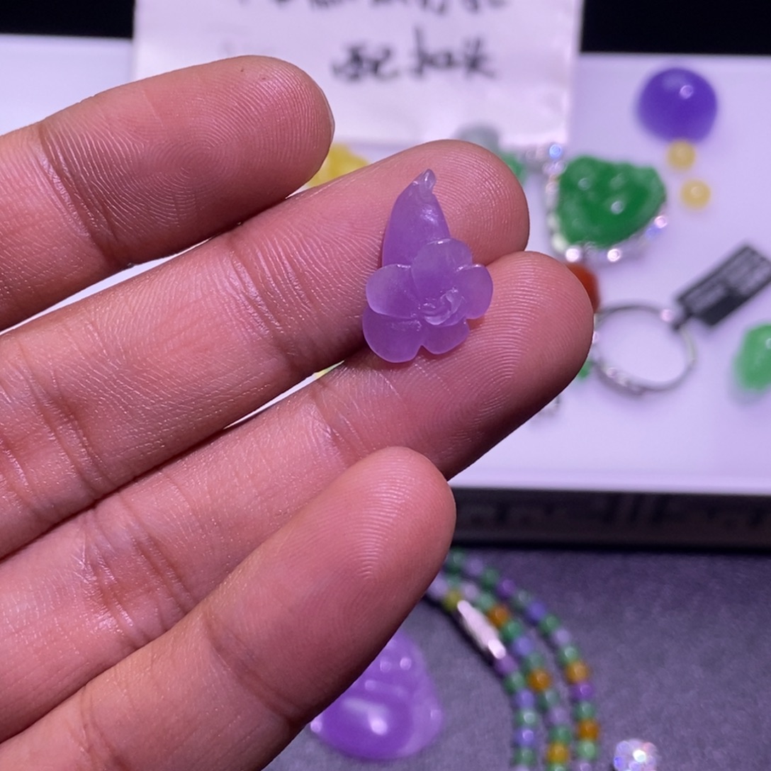 翡翠未镶嵌颈饰吊坠