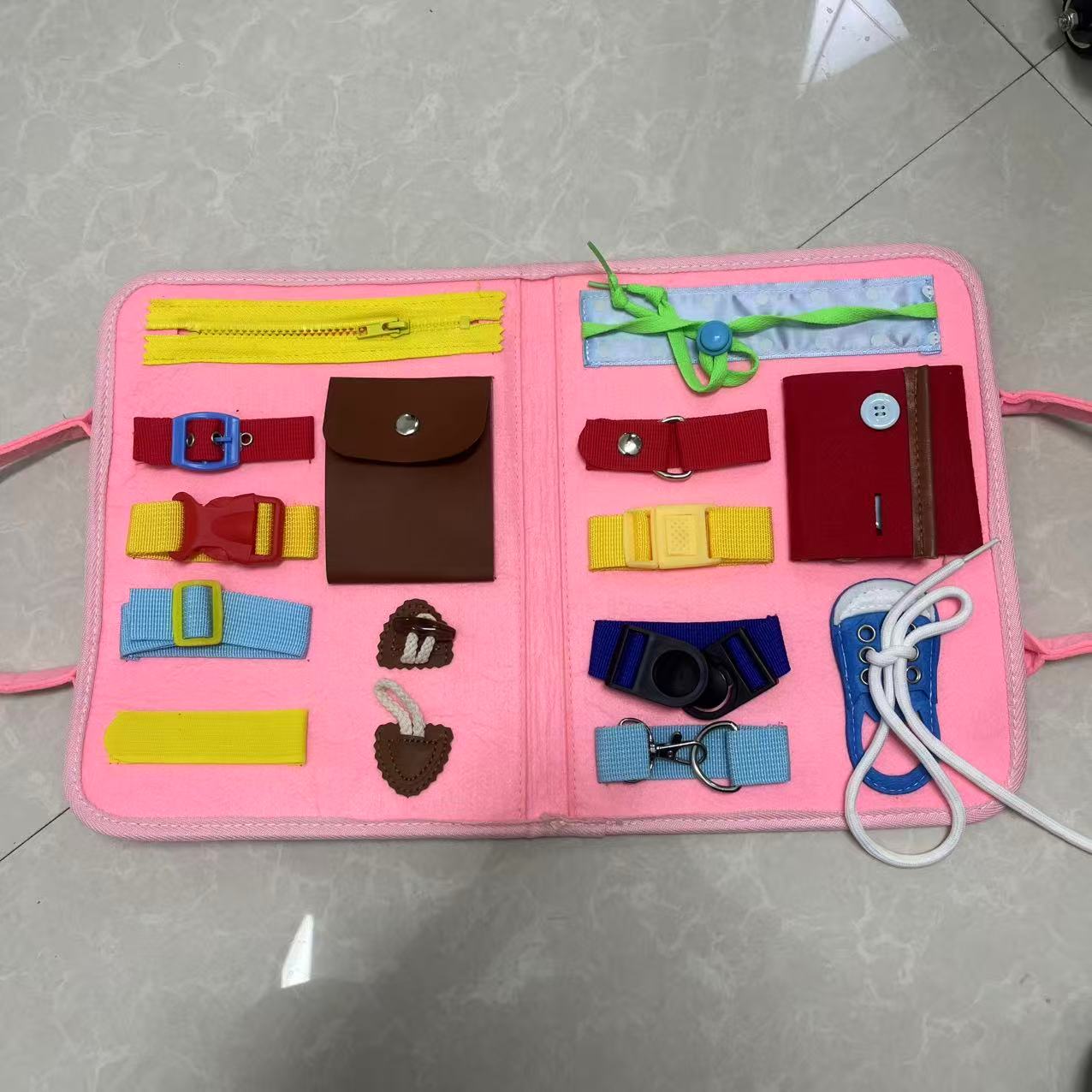 库存微瑕零元购）毛毡忙碌板动手动脑蒙氏教育儿童益智玩具安静书