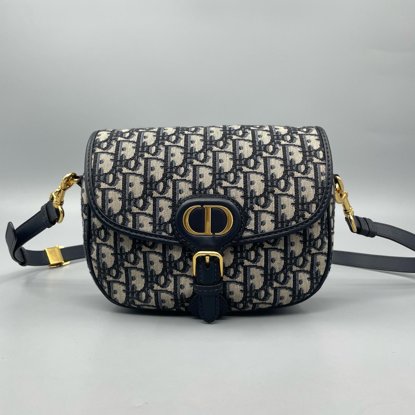 95新 DIOR/迪奥 Dior 迪奥 Bobby 中号斜挎包 尺寸22*17 A3381