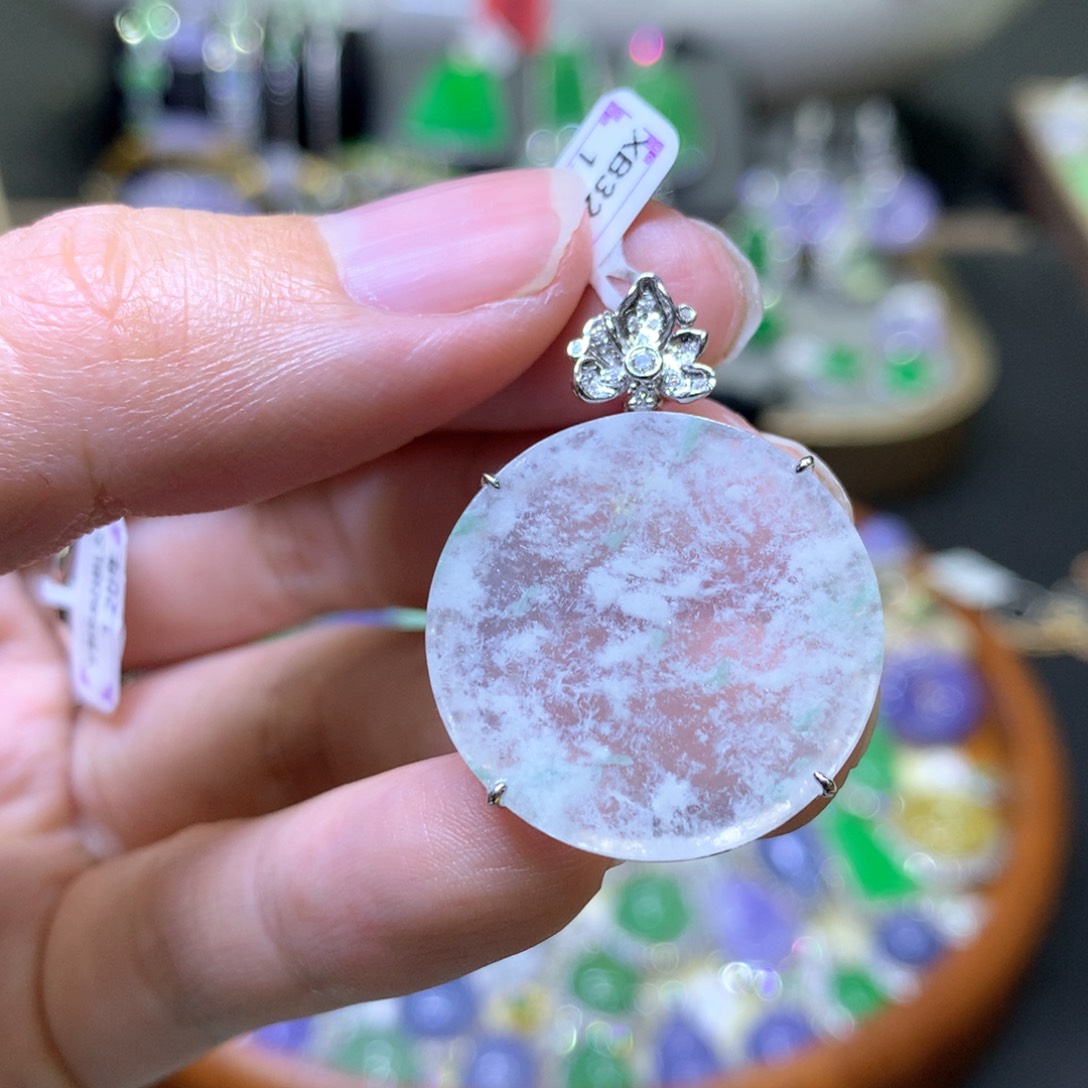 【闪购商品】翡翠颈饰18K金镶嵌翡翠吊坠项链