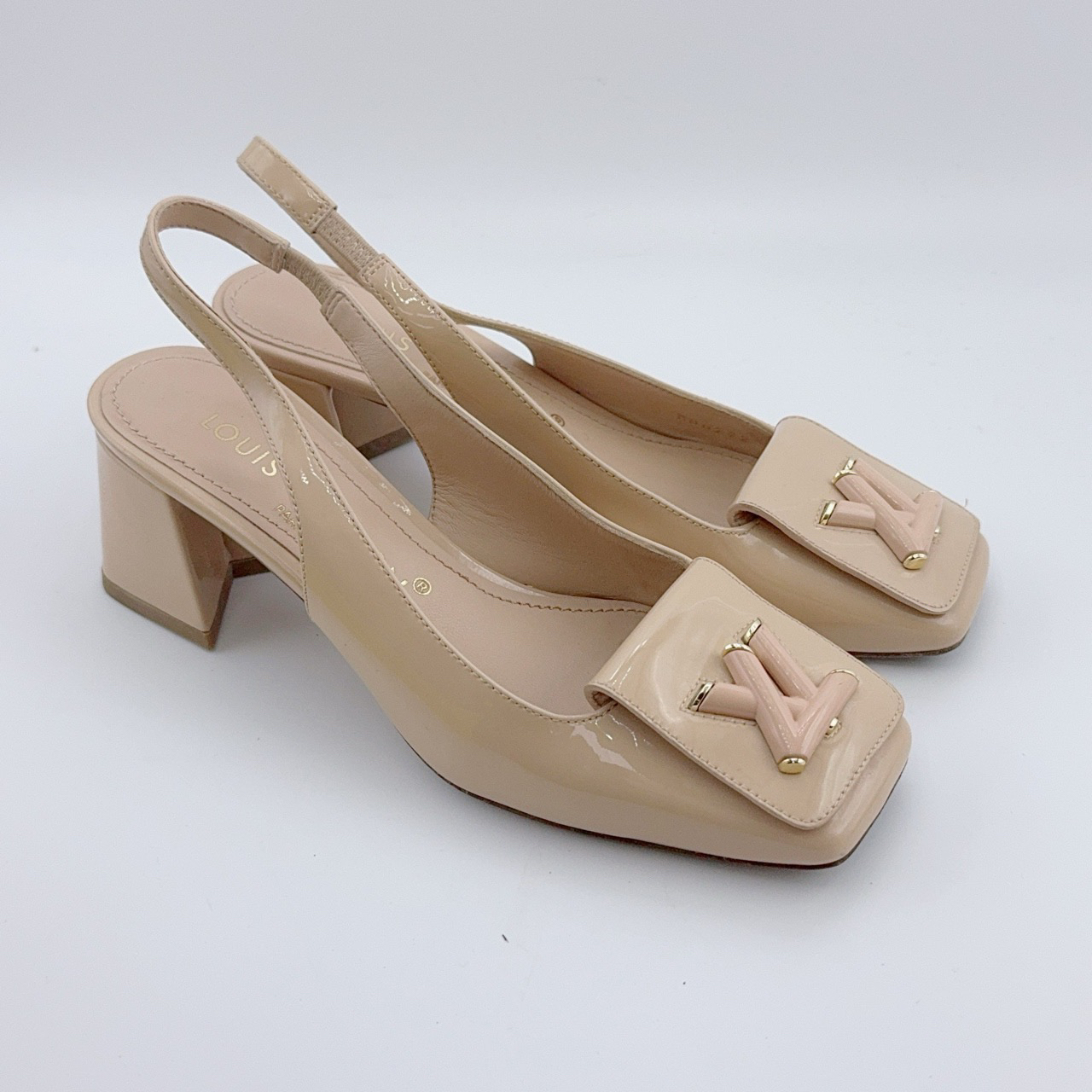 95新 LouisVuitton/路易威登 36码/裸杏色字母logo粗跟凉鞋/