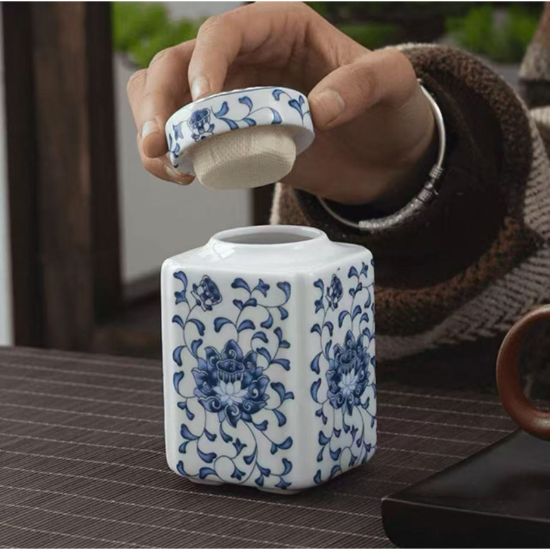 陶瓷创意缠枝莲茶叶罐C775