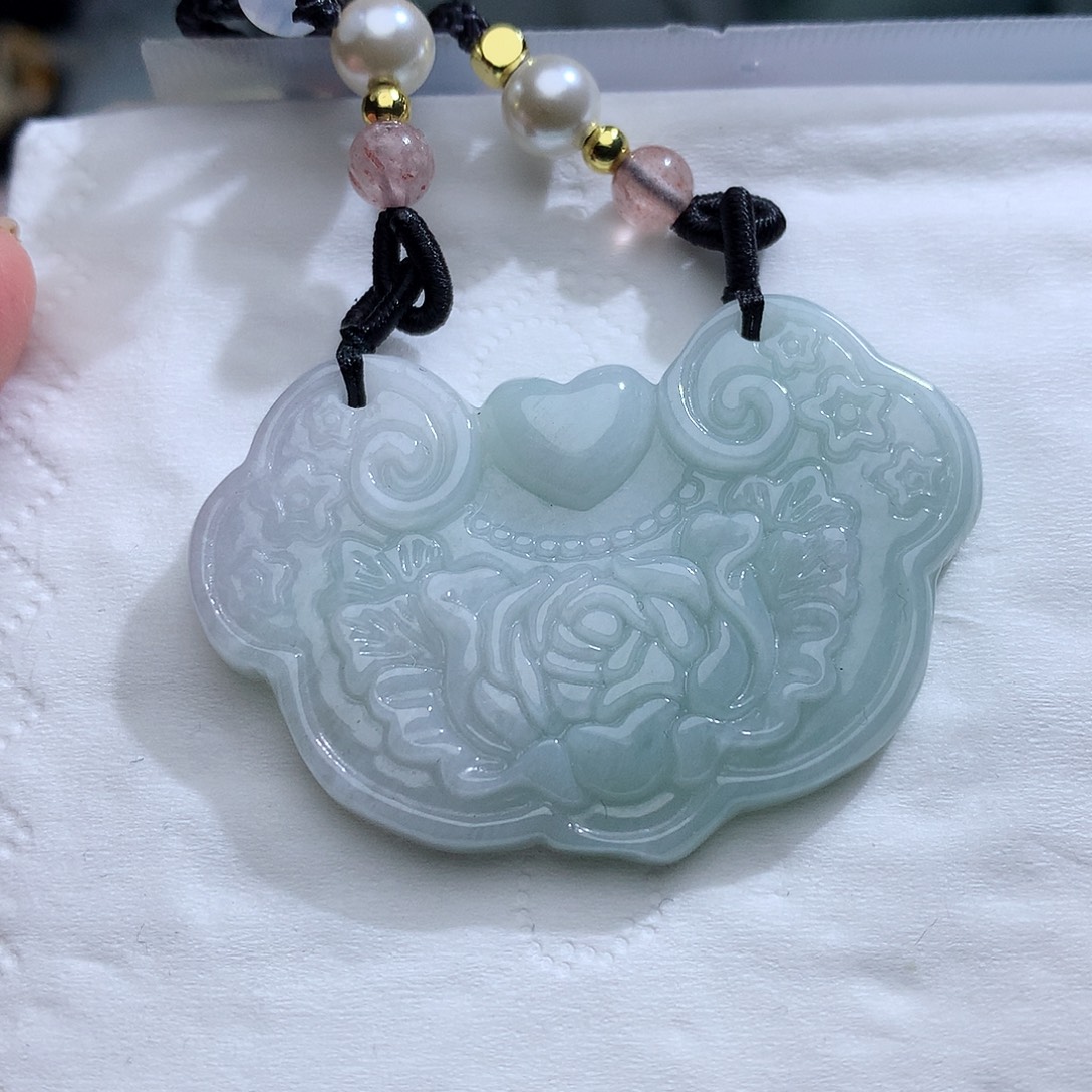 翡翠未镶嵌颈饰134